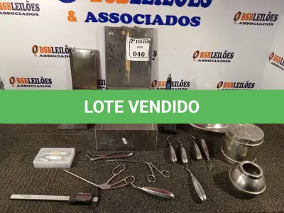LOTE 040 - 01 LOTE COM MATERIAIS DIVERSOS DE ODONTOLOGIA. (NO ESTADO) ATENÇÃO! FAZER A VISITAÇÃO ANTES DE ARREMATAR, NÃO SABEMOS SE FUNCIONA. LEILÃO NÃO TEM GARANTIA E NEM DEVOLUÇÃO, SUJEITO A POSSÍVEIS AVARIAS VISÍVEIS/OCULTAS E/OU AUSÊNCIA DE COMPONENTES.