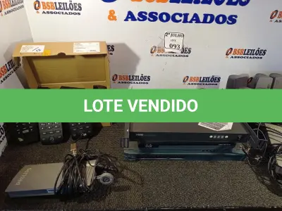 LOTE 093 - 03 SWITCHES, 02 ANTENAS DIGITAL PHILIPS, 01 CAIXA COM 12 HEADSATS, 01 BASE DE LIQUIDIFICADOR E VÁRIAS CAIXINHAS DE SOM. (NO ESTADO) ATENÇÃO! FAZER A VISITAÇÃO ANTES DE ARREMATAR, NÃO SABEMOS SE FUNCIONA. LEILÃO NÃO TEM GARANTIA E NEM DEVOLUÇÃO, SUJEITO A POSSÍVEIS AVARIAS VISÍVEIS/OCULTAS E/OU AUSÊNCIA DE COMPONENTES.