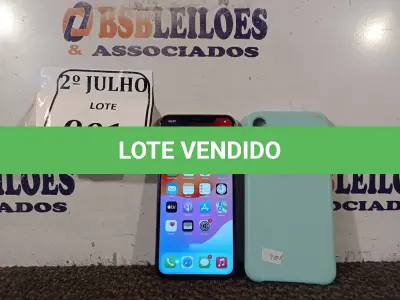 LOTE 001 - 01 IPHONE XS MAX 64GB SEM CARREGADOR. (NO ESTADO) ATENÇÃO! FAZER A VISITAÇÃO ANTES DE ARREMATAR, NÃO SABEMOS SE FUNCIONA. LEILÃO NÃO TEM GARANTIA E NEM DEVOLUÇÃO, SUJEITO A POSSÍVEIS AVARIAS VISÍVEIS/OCULTAS E/OU AUSÊNCIA DE COMPONENTES.