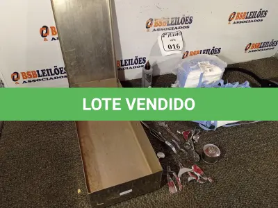 LOTE 016 - 01 LOTE COM ITENS ODONTOLÓGICOS. (NO ESTADO) ATENÇÃO! FAZER A VISITAÇÃO ANTES DE ARREMATAR, NÃO SABEMOS SE FUNCIONA. LEILÃO NÃO TEM GARANTIA E NEM DEVOLUÇÃO, SUJEITO A POSSÍVEIS AVARIAS VISÍVEIS/OCULTAS E/OU AUSÊNCIA DE COMPONENTES.
