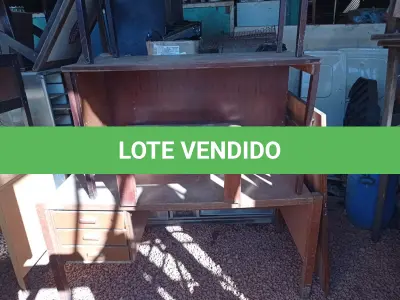 LOTE 305 - 05 MESAS DIVERSAS. (NO ESTADO) ATENÇÃO! FAZER A VISITAÇÃO ANTES DE ARREMATAR, NÃO SABEMOS SE FUNCIONA. LEILÃO NÃO TEM GARANTIA E NEM DEVOLUÇÃO, SUJEITO A POSSÍVEIS AVARIAS VISÍVEIS/OCULTAS E/OU AUSÊNCIA DE COMPONENTES.
