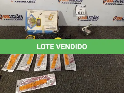 LOTE 017 - 01 LOCALIZADOR SONAR DE PEIXES E 01 MOLINETE. (NO ESTADO) ATENÇÃO! FAZER A VISITAÇÃO ANTES DE ARREMATAR, NÃO SABEMOS SE FUNCIONA. LEILÃO NÃO TEM GARANTIA E NEM DEVOLUÇÃO, SUJEITO A POSSÍVEIS AVARIAS VISÍVEIS/OCULTAS E/OU AUSÊNCIA DE COMPONENTES.