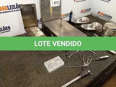LOTE 040 - 01 LOTE COM MATERIAIS DIVERSOS DE ODONTOLOGIA. (NO ESTADO) ATENÇÃO! FAZER A VISITAÇÃO ANTES DE ARREMATAR, NÃO SABEMOS SE FUNCIONA. LEILÃO NÃO TEM GARANTIA E NEM DEVOLUÇÃO, SUJEITO A POSSÍVEIS AVARIAS VISÍVEIS/OCULTAS E/OU AUSÊNCIA DE COMPONENTES.