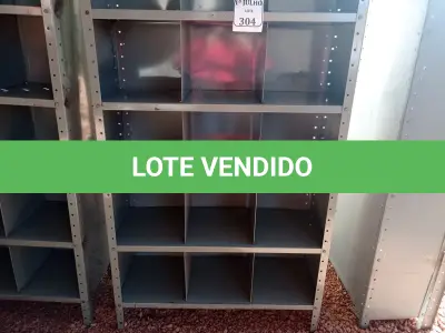 LOTE 304 - 01 ESTANTE DE AÇO COM 07 PRATELEIRAS. (NO ESTADO) ATENÇÃO! FAZER A VISITAÇÃO ANTES DE ARREMATAR, NÃO SABEMOS SE FUNCIONA. LEILÃO NÃO TEM GARANTIA E NEM DEVOLUÇÃO, SUJEITO A POSSÍVEIS AVARIAS VISÍVEIS/OCULTAS E/OU AUSÊNCIA DE COMPONENTES.