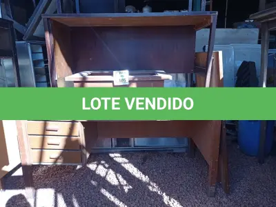 LOTE 305 - 05 MESAS DIVERSAS. (NO ESTADO) ATENÇÃO! FAZER A VISITAÇÃO ANTES DE ARREMATAR, NÃO SABEMOS SE FUNCIONA. LEILÃO NÃO TEM GARANTIA E NEM DEVOLUÇÃO, SUJEITO A POSSÍVEIS AVARIAS VISÍVEIS/OCULTAS E/OU AUSÊNCIA DE COMPONENTES.