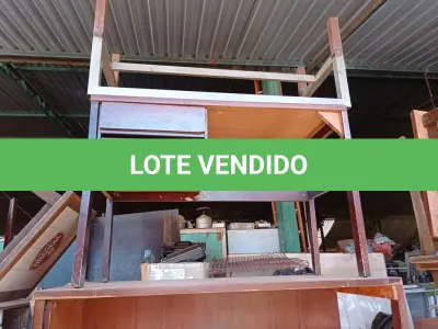 LOTE 305 - 05 MESAS DIVERSAS. (NO ESTADO) ATENÇÃO! FAZER A VISITAÇÃO ANTES DE ARREMATAR, NÃO SABEMOS SE FUNCIONA. LEILÃO NÃO TEM GARANTIA E NEM DEVOLUÇÃO, SUJEITO A POSSÍVEIS AVARIAS VISÍVEIS/OCULTAS E/OU AUSÊNCIA DE COMPONENTES.