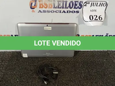 LOTE 026 - 01 TABLET MARCA SAMSUNG COM CABO. (NO ESTADO) ATENÇÃO! FAZER A VISITAÇÃO ANTES DE ARREMATAR, NÃO SABEMOS SE FUNCIONA. LEILÃO NÃO TEM GARANTIA E NEM DEVOLUÇÃO, SUJEITO A POSSÍVEIS AVARIAS VISÍVEIS/OCULTAS E/OU AUSÊNCIA DE COMPONENTES.