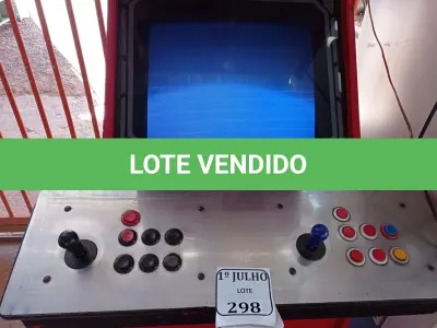 LOTE 298 - 01 MÁQUINA DE JOGOS FLIPERAMA. (NO ESTADO) ATENÇÃO! FAZER A VISITAÇÃO ANTES DE ARREMATAR, NÃO SABEMOS SE FUNCIONA. LEILÃO NÃO TEM GARANTIA E NEM DEVOLUÇÃO, SUJEITO A POSSÍVEIS AVARIAS VISÍVEIS/OCULTAS E/OU AUSÊNCIA DE COMPONENTES.