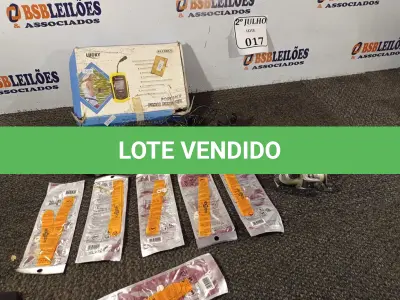 LOTE 017 - 01 LOCALIZADOR SONAR DE PEIXES E 01 MOLINETE. (NO ESTADO) ATENÇÃO! FAZER A VISITAÇÃO ANTES DE ARREMATAR, NÃO SABEMOS SE FUNCIONA. LEILÃO NÃO TEM GARANTIA E NEM DEVOLUÇÃO, SUJEITO A POSSÍVEIS AVARIAS VISÍVEIS/OCULTAS E/OU AUSÊNCIA DE COMPONENTES.