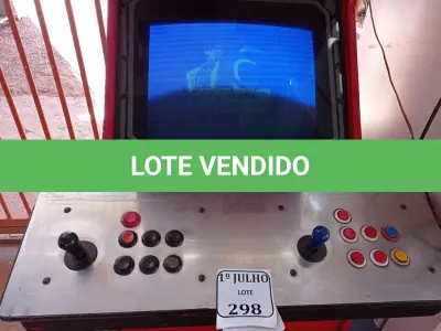 LOTE 298 - 01 MÁQUINA DE JOGOS FLIPERAMA. (NO ESTADO) ATENÇÃO! FAZER A VISITAÇÃO ANTES DE ARREMATAR, NÃO SABEMOS SE FUNCIONA. LEILÃO NÃO TEM GARANTIA E NEM DEVOLUÇÃO, SUJEITO A POSSÍVEIS AVARIAS VISÍVEIS/OCULTAS E/OU AUSÊNCIA DE COMPONENTES.