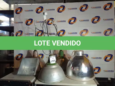 LOTE 069 - 05 LUMINÁRIAS. (NO ESTADO) ATENÇÃO! FAZER A VISITAÇÃO ANTES DE ARREMATAR, NÃO SABEMOS SE FUNCIONA. LEILÃO NÃO TEM GARANTIA E NEM DEVOLUÇÃO, SUJEITO A POSSÍVEIS AVARIAS VISÍVEIS/OCULTAS E/OU AUSÊNCIA DE COMPONENTES.