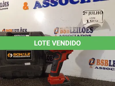 LOTE 109 - 01 PARAFUSADEIRA MARCA SCHUZ COM BATERIA. (NO ESTADO) ATENÇÃO! FAZER A VISITAÇÃO ANTES DE ARREMATAR, NÃO SABEMOS SE FUNCIONA. LEILÃO NÃO TEM GARANTIA E NEM DEVOLUÇÃO, SUJEITO A POSSÍVEIS AVARIAS VISÍVEIS/OCULTAS E/OU AUSÊNCIA DE COMPONENTES.