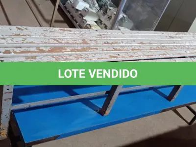 LOTE 280 - 02 BANCOS. (NO ESTADO) ATENÇÃO! FAZER A VISITAÇÃO ANTES DE ARREMATAR, NÃO SABEMOS SE FUNCIONA. LEILÃO NÃO TEM GARANTIA E NEM DEVOLUÇÃO, SUJEITO A POSSÍVEIS AVARIAS VISÍVEIS/OCULTAS E/OU AUSÊNCIA DE COMPONENTES.