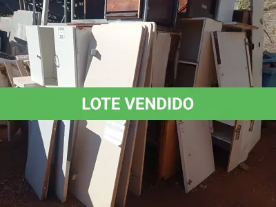 LOTE 311 - 01 LOTE COM ARMÁRIOS E MESAS EM MDF. (NO ESTADO) ATENÇÃO! FAZER A VISITAÇÃO ANTES DE ARREMATAR, NÃO SABEMOS SE FUNCIONA. LEILÃO NÃO TEM GARANTIA E NEM DEVOLUÇÃO, SUJEITO A POSSÍVEIS AVARIAS VISÍVEIS/OCULTAS E/OU AUSÊNCIA DE COMPONENTES.