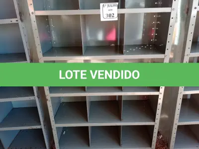 LOTE 302 - 01 ESTANTE DE AÇO COM 07 PRATELEIRAS. (NO ESTADO) ATENÇÃO! FAZER A VISITAÇÃO ANTES DE ARREMATAR, NÃO SABEMOS SE FUNCIONA. LEILÃO NÃO TEM GARANTIA E NEM DEVOLUÇÃO, SUJEITO A POSSÍVEIS AVARIAS VISÍVEIS/OCULTAS E/OU AUSÊNCIA DE COMPONENTES.