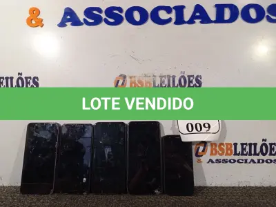 LOTE 009 - 05 APARELHOS CELULARES MARCAS E MODELOS DIVERSOS COM AVARIAS. (NO ESTADO) ATENÇÃO! FAZER A VISITAÇÃO ANTES DE ARREMATAR, NÃO SABEMOS SE FUNCIONA. LEILÃO NÃO TEM GARANTIA E NEM DEVOLUÇÃO, SUJEITO A POSSÍVEIS AVARIAS VISÍVEIS/OCULTAS E/OU AUSÊNCIA DE COMPONENTES.