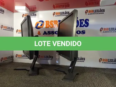 LOTE 108 - 02 MONITORES 19’’ COM BASE GIRATÓRIA MARCA DELL. (NO ESTADO) ATENÇÃO! FAZER A VISITAÇÃO ANTES DE ARREMATAR, NÃO SABEMOS SE FUNCIONA. LEILÃO NÃO TEM GARANTIA E NEM DEVOLUÇÃO, SUJEITO A POSSÍVEIS AVARIAS VISÍVEIS/OCULTAS E/OU AUSÊNCIA DE COMPONENTES.