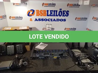 LOTE 093 - 03 SWITCHES, 02 ANTENAS DIGITAL PHILIPS, 01 CAIXA COM 12 HEADSATS, 01 BASE DE LIQUIDIFICADOR E VÁRIAS CAIXINHAS DE SOM. (NO ESTADO) ATENÇÃO! FAZER A VISITAÇÃO ANTES DE ARREMATAR, NÃO SABEMOS SE FUNCIONA. LEILÃO NÃO TEM GARANTIA E NEM DEVOLUÇÃO, SUJEITO A POSSÍVEIS AVARIAS VISÍVEIS/OCULTAS E/OU AUSÊNCIA DE COMPONENTES.