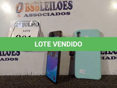 LOTE 001 - 01 IPHONE XS MAX 64GB SEM CARREGADOR. (NO ESTADO) ATENÇÃO! FAZER A VISITAÇÃO ANTES DE ARREMATAR, NÃO SABEMOS SE FUNCIONA. LEILÃO NÃO TEM GARANTIA E NEM DEVOLUÇÃO, SUJEITO A POSSÍVEIS AVARIAS VISÍVEIS/OCULTAS E/OU AUSÊNCIA DE COMPONENTES.