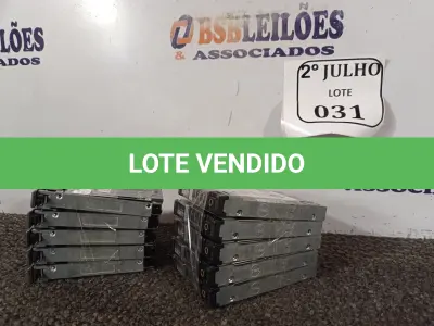 LOTE 031 - 10 HDS  COM GAVETA PARA SERVIDOR. (NO ESTADO) ATENÇÃO! FAZER A VISITAÇÃO ANTES DE ARREMATAR, NÃO SABEMOS SE FUNCIONA. LEILÃO NÃO TEM GARANTIA E NEM DEVOLUÇÃO, SUJEITO A POSSÍVEIS AVARIAS VISÍVEIS/OCULTAS E/OU AUSÊNCIA DE COMPONENTES.