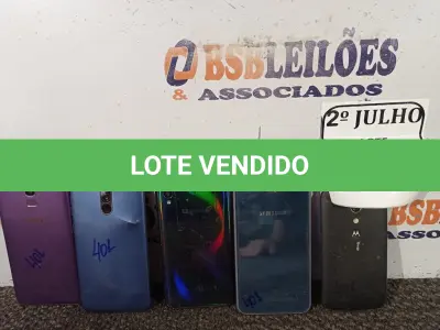 LOTE 009 - 05 APARELHOS CELULARES MARCAS E MODELOS DIVERSOS COM AVARIAS. (NO ESTADO) ATENÇÃO! FAZER A VISITAÇÃO ANTES DE ARREMATAR, NÃO SABEMOS SE FUNCIONA. LEILÃO NÃO TEM GARANTIA E NEM DEVOLUÇÃO, SUJEITO A POSSÍVEIS AVARIAS VISÍVEIS/OCULTAS E/OU AUSÊNCIA DE COMPONENTES.