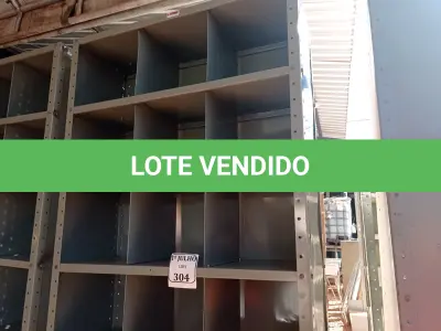 LOTE 304 - 01 ESTANTE DE AÇO COM 07 PRATELEIRAS. (NO ESTADO) ATENÇÃO! FAZER A VISITAÇÃO ANTES DE ARREMATAR, NÃO SABEMOS SE FUNCIONA. LEILÃO NÃO TEM GARANTIA E NEM DEVOLUÇÃO, SUJEITO A POSSÍVEIS AVARIAS VISÍVEIS/OCULTAS E/OU AUSÊNCIA DE COMPONENTES.