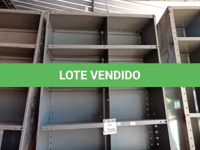LOTE 300 - 01 ESTANTE DE AÇO COM 07 PRATELEIRAS. (NO ESTADO) ATENÇÃO! FAZER A VISITAÇÃO ANTES DE ARREMATAR, NÃO SABEMOS SE FUNCIONA. LEILÃO NÃO TEM GARANTIA E NEM DEVOLUÇÃO, SUJEITO A POSSÍVEIS AVARIAS VISÍVEIS/OCULTAS E/OU AUSÊNCIA DE COMPONENTES.
