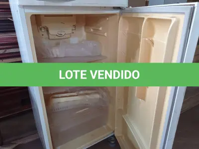 LOTE 292 - 01 GELADEIRA AIR FLOW SYSTEM DC45 MARCA ELECTROLUX 220V. (NO ESTADO) ATENÇÃO! FAZER A VISITAÇÃO ANTES DE ARREMATAR, NÃO SABEMOS SE FUNCIONA. LEILÃO NÃO TEM GARANTIA E NEM DEVOLUÇÃO, SUJEITO A POSSÍVEIS AVARIAS VISÍVEIS/OCULTAS E/OU AUSÊNCIA DE COMPONENTES.