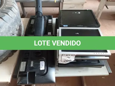 LOTE 200 - 09 MONITORES MARCAS E MODELOS DIVERSOS. (NO ESTADO) ATENÇÃO! FAZER A VISITAÇÃO ANTES DE ARREMATAR, NÃO SABEMOS SE FUNCIONA. LEILÃO NÃO TEM GARANTIA E NEM DEVOLUÇÃO, SUJEITO A POSSÍVEIS AVARIAS VISÍVEIS/OCULTAS E/OU AUSÊNCIA DE COMPONENTES.