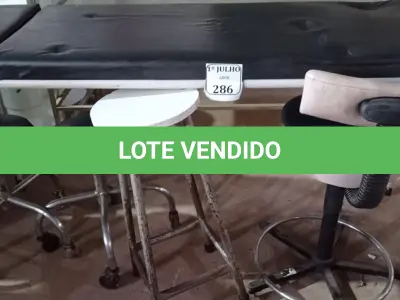 LOTE 286 - 01 MACA E 04 BANQUETAS. (NO ESTADO) ATENÇÃO! FAZER A VISITAÇÃO ANTES DE ARREMATAR, NÃO SABEMOS SE FUNCIONA. LEILÃO NÃO TEM GARANTIA E NEM DEVOLUÇÃO, SUJEITO A POSSÍVEIS AVARIAS VISÍVEIS/OCULTAS E/OU AUSÊNCIA DE COMPONENTES.