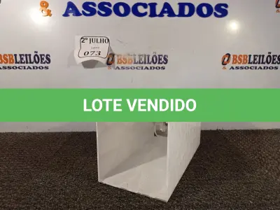 LOTE 073 - 02 REFLETORES LUZ NEGRA UV EFEITO NEOW DE 100W E 01 LUSTRE DE ACRÍLICO COM LÂMPADA. (NO ESTADO) ATENÇÃO! FAZER A VISITAÇÃO ANTES DE ARREMATAR, NÃO SABEMOS SE FUNCIONA. LEILÃO NÃO TEM GARANTIA E NEM DEVOLUÇÃO, SUJEITO A POSSÍVEIS AVARIAS VISÍVEIS/OCULTAS E/OU AUSÊNCIA DE COMPONENTES.