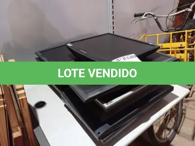 LOTE 278 - 09 MONITORES PARA RETIRADA DE PEÇAS. (NO ESTADO) ATENÇÃO! FAZER A VISITAÇÃO ANTES DE ARREMATAR, NÃO SABEMOS SE FUNCIONA. LEILÃO NÃO TEM GARANTIA E NEM DEVOLUÇÃO, SUJEITO A POSSÍVEIS AVARIAS VISÍVEIS/OCULTAS E/OU AUSÊNCIA DE COMPONENTES.
