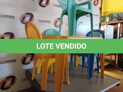 LOTE 044 - 01 MESA DE PLÁSTICO COM 04 CADEIRAS INFANTIL. (NO ESTADO) ATENÇÃO! FAZER A VISITAÇÃO ANTES DE ARREMATAR, NÃO SABEMOS SE FUNCIONA. LEILÃO NÃO TEM GARANTIA E NEM DEVOLUÇÃO, SUJEITO A POSSÍVEIS AVARIAS VISÍVEIS/OCULTAS E/OU AUSÊNCIA DE COMPONENTES.
