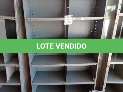 LOTE 300 - 01 ESTANTE DE AÇO COM 07 PRATELEIRAS. (NO ESTADO) ATENÇÃO! FAZER A VISITAÇÃO ANTES DE ARREMATAR, NÃO SABEMOS SE FUNCIONA. LEILÃO NÃO TEM GARANTIA E NEM DEVOLUÇÃO, SUJEITO A POSSÍVEIS AVARIAS VISÍVEIS/OCULTAS E/OU AUSÊNCIA DE COMPONENTES.