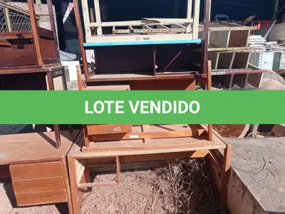 LOTE 310 - 07 MESAS DIVERSAS. (NO ESTADO) ATENÇÃO! FAZER A VISITAÇÃO ANTES DE ARREMATAR, NÃO SABEMOS SE FUNCIONA. LEILÃO NÃO TEM GARANTIA E NEM DEVOLUÇÃO, SUJEITO A POSSÍVEIS AVARIAS VISÍVEIS/OCULTAS E/OU AUSÊNCIA DE COMPONENTES.