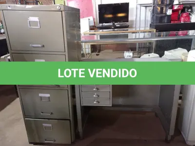 LOTE 288 - 01 MESA COM 04 GAVETAS E 01 ARQUIVO DE AÇO 04 GAVETAS. (NO ESTADO) ATENÇÃO! FAZER A VISITAÇÃO ANTES DE ARREMATAR, NÃO SABEMOS SE FUNCIONA. LEILÃO NÃO TEM GARANTIA E NEM DEVOLUÇÃO, SUJEITO A POSSÍVEIS AVARIAS VISÍVEIS/OCULTAS E/OU AUSÊNCIA DE COMPONENTES.