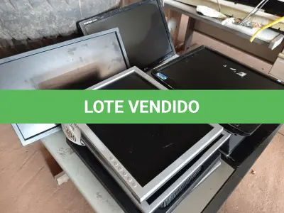 LOTE 200 - 09 MONITORES MARCAS E MODELOS DIVERSOS. (NO ESTADO) ATENÇÃO! FAZER A VISITAÇÃO ANTES DE ARREMATAR, NÃO SABEMOS SE FUNCIONA. LEILÃO NÃO TEM GARANTIA E NEM DEVOLUÇÃO, SUJEITO A POSSÍVEIS AVARIAS VISÍVEIS/OCULTAS E/OU AUSÊNCIA DE COMPONENTES.
