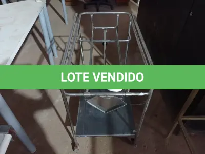 LOTE 289 - 01 CARRINHO EM INOX COM RODINHAS. (NO ESTADO) ATENÇÃO! FAZER A VISITAÇÃO ANTES DE ARREMATAR, NÃO SABEMOS SE FUNCIONA. LEILÃO NÃO TEM GARANTIA E NEM DEVOLUÇÃO, SUJEITO A POSSÍVEIS AVARIAS VISÍVEIS/OCULTAS E/OU AUSÊNCIA DE COMPONENTES.
