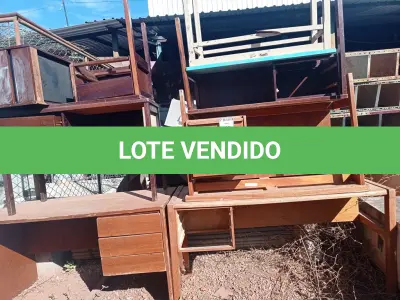 LOTE 310 - 07 MESAS DIVERSAS. (NO ESTADO) ATENÇÃO! FAZER A VISITAÇÃO ANTES DE ARREMATAR, NÃO SABEMOS SE FUNCIONA. LEILÃO NÃO TEM GARANTIA E NEM DEVOLUÇÃO, SUJEITO A POSSÍVEIS AVARIAS VISÍVEIS/OCULTAS E/OU AUSÊNCIA DE COMPONENTES.