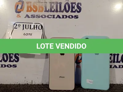 LOTE 001 - 01 IPHONE XS MAX 64GB SEM CARREGADOR. (NO ESTADO) ATENÇÃO! FAZER A VISITAÇÃO ANTES DE ARREMATAR, NÃO SABEMOS SE FUNCIONA. LEILÃO NÃO TEM GARANTIA E NEM DEVOLUÇÃO, SUJEITO A POSSÍVEIS AVARIAS VISÍVEIS/OCULTAS E/OU AUSÊNCIA DE COMPONENTES.