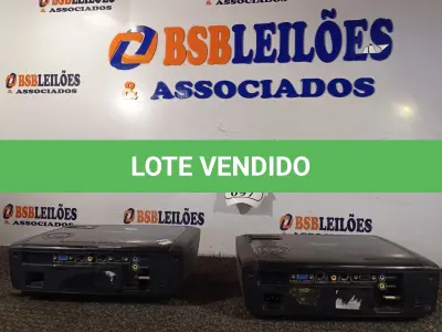 LOTE 097 - 02 PROJETORES MARCA OPTMA. (NO ESTADO) ATENÇÃO! FAZER A VISITAÇÃO ANTES DE ARREMATAR, NÃO SABEMOS SE FUNCIONA. LEILÃO NÃO TEM GARANTIA E NEM DEVOLUÇÃO, SUJEITO A POSSÍVEIS AVARIAS VISÍVEIS/OCULTAS E/OU AUSÊNCIA DE COMPONENTES.