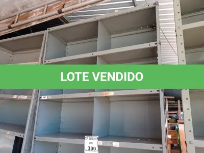 LOTE 300 - 01 ESTANTE DE AÇO COM 07 PRATELEIRAS. (NO ESTADO) ATENÇÃO! FAZER A VISITAÇÃO ANTES DE ARREMATAR, NÃO SABEMOS SE FUNCIONA. LEILÃO NÃO TEM GARANTIA E NEM DEVOLUÇÃO, SUJEITO A POSSÍVEIS AVARIAS VISÍVEIS/OCULTAS E/OU AUSÊNCIA DE COMPONENTES.
