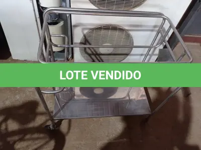 LOTE 281 - 01 CARRINHO EM INOX COM RODINHAS. (NO ESTADO) ATENÇÃO! FAZER A VISITAÇÃO ANTES DE ARREMATAR, NÃO SABEMOS SE FUNCIONA. LEILÃO NÃO TEM GARANTIA E NEM DEVOLUÇÃO, SUJEITO A POSSÍVEIS AVARIAS VISÍVEIS/OCULTAS E/OU AUSÊNCIA DE COMPONENTES.