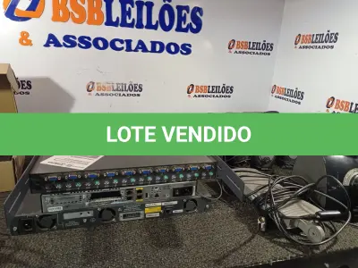 LOTE 093 - 03 SWITCHES, 02 ANTENAS DIGITAL PHILIPS, 01 CAIXA COM 12 HEADSATS, 01 BASE DE LIQUIDIFICADOR E VÁRIAS CAIXINHAS DE SOM. (NO ESTADO) ATENÇÃO! FAZER A VISITAÇÃO ANTES DE ARREMATAR, NÃO SABEMOS SE FUNCIONA. LEILÃO NÃO TEM GARANTIA E NEM DEVOLUÇÃO, SUJEITO A POSSÍVEIS AVARIAS VISÍVEIS/OCULTAS E/OU AUSÊNCIA DE COMPONENTES.
