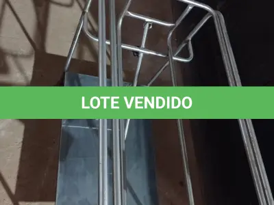 LOTE 289 - 01 CARRINHO EM INOX COM RODINHAS. (NO ESTADO) ATENÇÃO! FAZER A VISITAÇÃO ANTES DE ARREMATAR, NÃO SABEMOS SE FUNCIONA. LEILÃO NÃO TEM GARANTIA E NEM DEVOLUÇÃO, SUJEITO A POSSÍVEIS AVARIAS VISÍVEIS/OCULTAS E/OU AUSÊNCIA DE COMPONENTES.