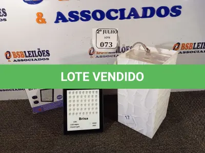 LOTE 073 - 02 REFLETORES LUZ NEGRA UV EFEITO NEOW DE 100W E 01 LUSTRE DE ACRÍLICO COM LÂMPADA. (NO ESTADO) ATENÇÃO! FAZER A VISITAÇÃO ANTES DE ARREMATAR, NÃO SABEMOS SE FUNCIONA. LEILÃO NÃO TEM GARANTIA E NEM DEVOLUÇÃO, SUJEITO A POSSÍVEIS AVARIAS VISÍVEIS/OCULTAS E/OU AUSÊNCIA DE COMPONENTES.