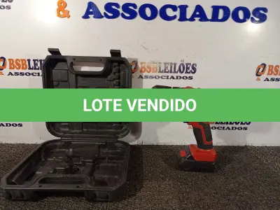 LOTE 012 - 01 PARAFUSADEIRA MARCA SCHUZ COM BATERIA. (NO ESTADO) ATENÇÃO! FAZER A VISITAÇÃO ANTES DE ARREMATAR, NÃO SABEMOS SE FUNCIONA. LEILÃO NÃO TEM GARANTIA E NEM DEVOLUÇÃO, SUJEITO A POSSÍVEIS AVARIAS VISÍVEIS/OCULTAS E/OU AUSÊNCIA DE COMPONENTES.