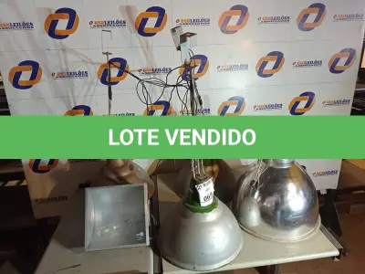 LOTE 069 - 05 LUMINÁRIAS. (NO ESTADO) ATENÇÃO! FAZER A VISITAÇÃO ANTES DE ARREMATAR, NÃO SABEMOS SE FUNCIONA. LEILÃO NÃO TEM GARANTIA E NEM DEVOLUÇÃO, SUJEITO A POSSÍVEIS AVARIAS VISÍVEIS/OCULTAS E/OU AUSÊNCIA DE COMPONENTES.