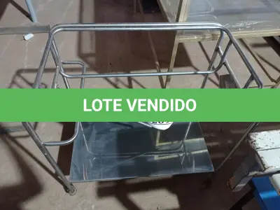 LOTE 289 - 01 CARRINHO EM INOX COM RODINHAS. (NO ESTADO) ATENÇÃO! FAZER A VISITAÇÃO ANTES DE ARREMATAR, NÃO SABEMOS SE FUNCIONA. LEILÃO NÃO TEM GARANTIA E NEM DEVOLUÇÃO, SUJEITO A POSSÍVEIS AVARIAS VISÍVEIS/OCULTAS E/OU AUSÊNCIA DE COMPONENTES.