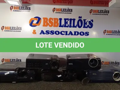 LOTE 068 - 05 PROJETORES MARCAS E MODELOS DIVERSOS COM AVARIAS.  (NO ESTADO) ATENÇÃO! FAZER A VISITAÇÃO ANTES DE ARREMATAR, NÃO SABEMOS SE FUNCIONA. LEILÃO NÃO TEM GARANTIA E NEM DEVOLUÇÃO, SUJEITO A POSSÍVEIS AVARIAS VISÍVEIS/OCULTAS E/OU AUSÊNCIA DE COMPONENTES.